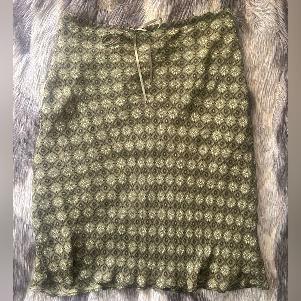 Ann Taylor 100% Silk Olive Green Patterned Tie-Waist Midi Skirt